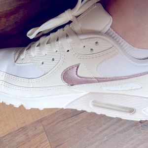 Womens Nike Air Max 90